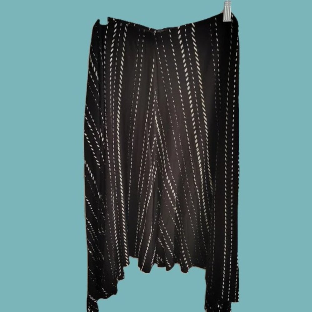 Apt. 9 Skirt Asymmetrical, black, white, comfortable, cool feeling easy to wear